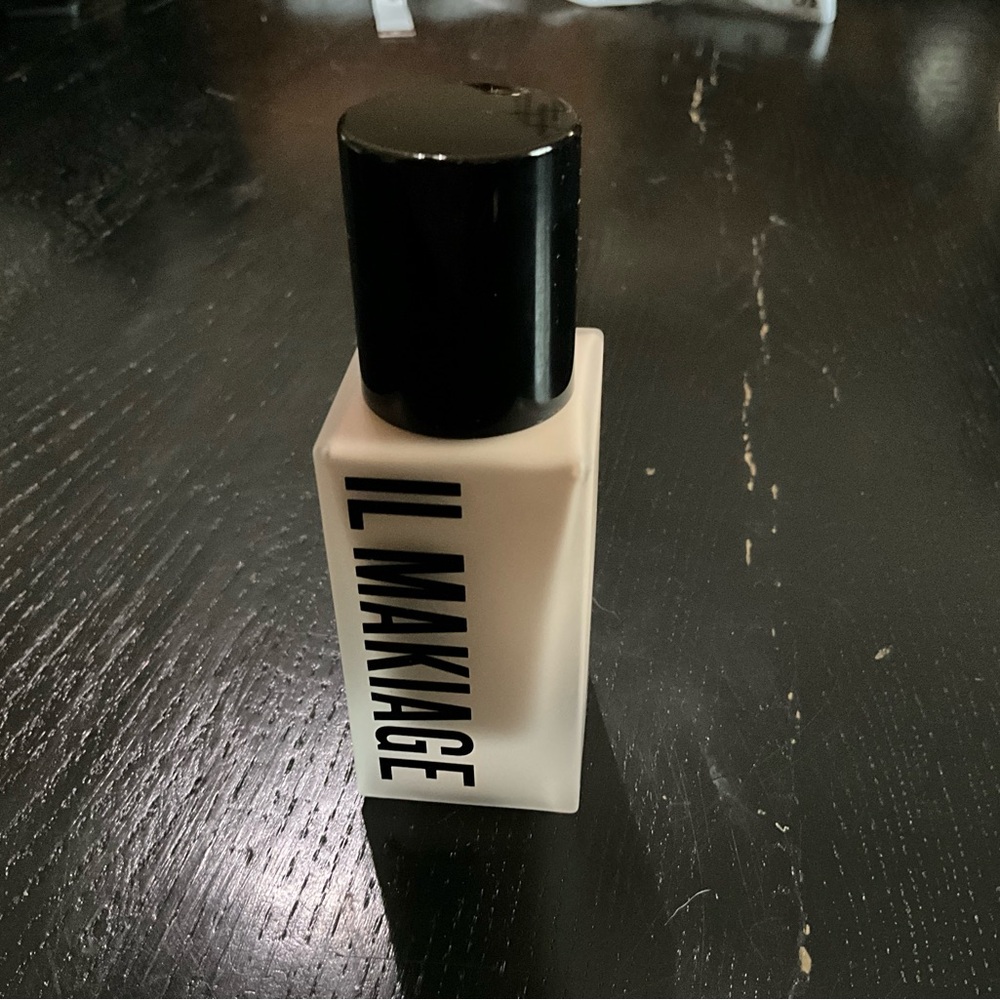 IL MAKIAGE Foundation Shade 35
